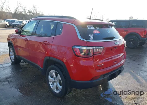 2019 Jeep Compass Latitude 4X4 z USA, uszkodzony, nr VIN 3C4NJDBB5KT737225